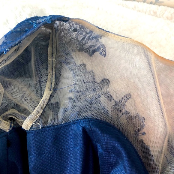 Gorgeous embellished blue backless gown size 4 - Picture 16 of 16